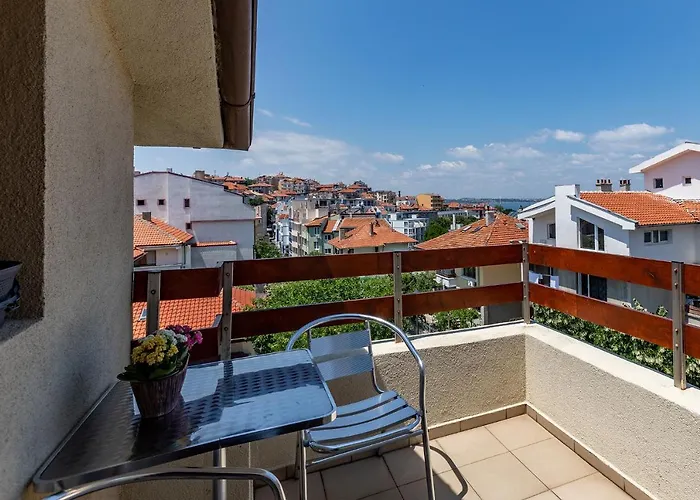 Albatros New Town 3*