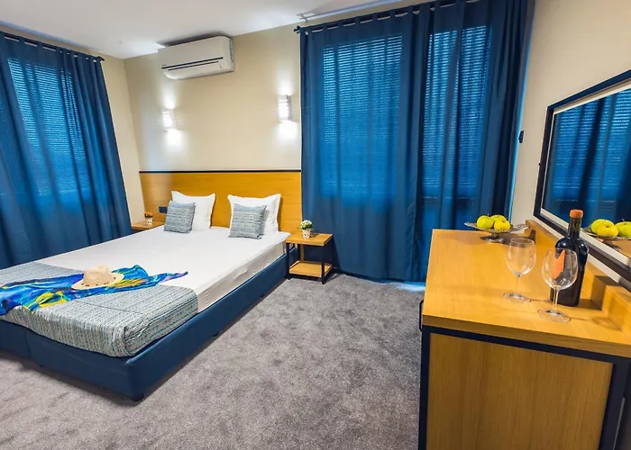 Albatros New Town 3*