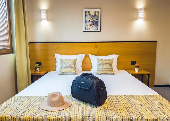 מלון Albatros New Town 3*