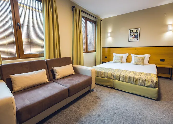 מלון Albatros New Town 3*