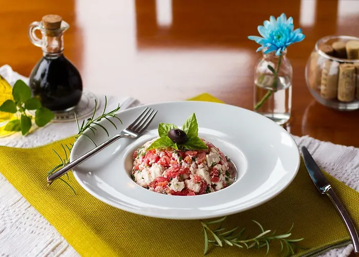 מלון Albatros New Town 3*