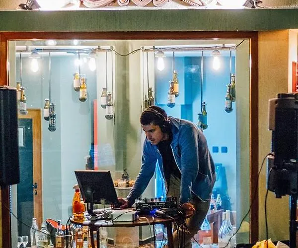 Albatros New Town מלון 3*