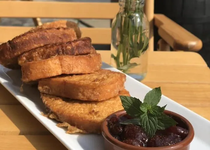 Albatros New Town מלון 3*